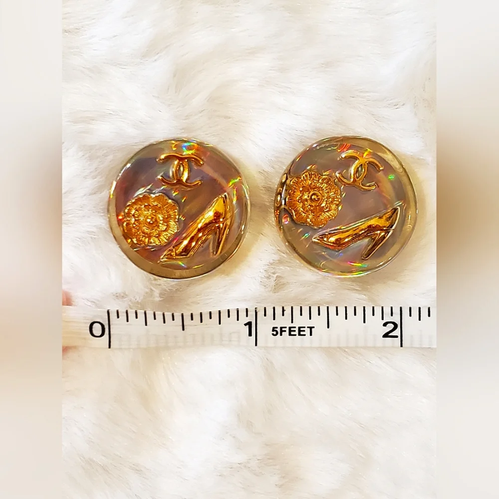 Chanel 1997 CC Gold Plated Resin Camellia Button Clip On Earrings - Picture 10 of 10